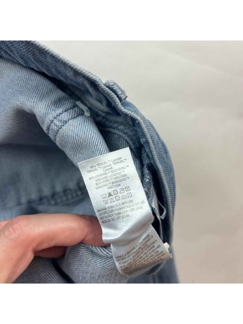 Lucky Brand Light Wash Drapey Denim Wide Leg Cargo Jeans 16 / 33 - Picture 4 of 6